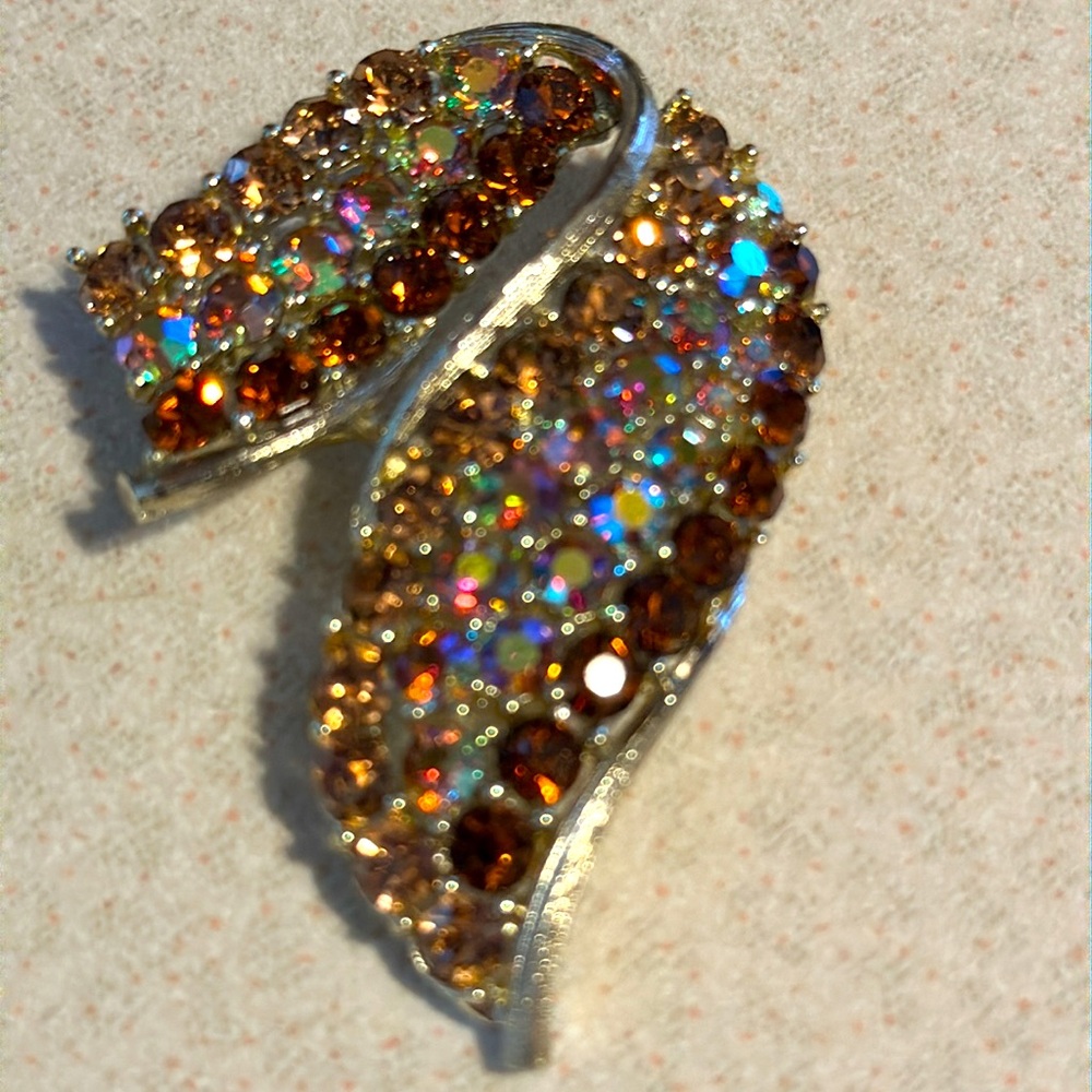 Beautiful vintage Lisner rhinestone broach aura borealis amber gold tone (764)